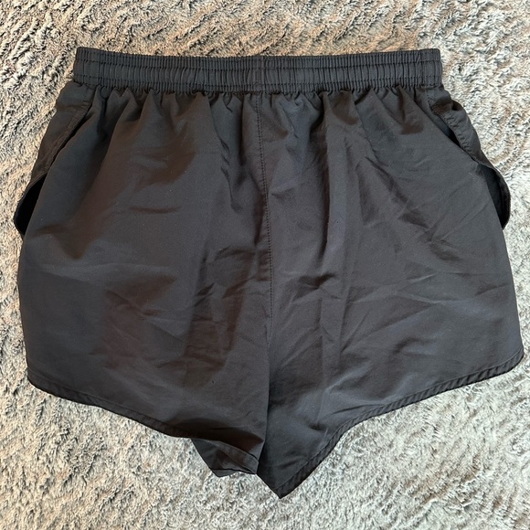 Underarmor Training Short - Picture 2 of 3